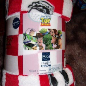 Disney Pixar Toy Story Pizza Planet Red Oversized Throw Blanket 5ft by 6ft NEW